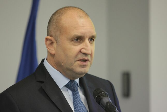 Румен Радев заминава на официално посещение в Черна гора, връчва мандат на ГЕРБ/СДС най-рано в сряда