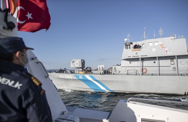 Гръцката брегова охрана е стреляла по турски товарен кораб