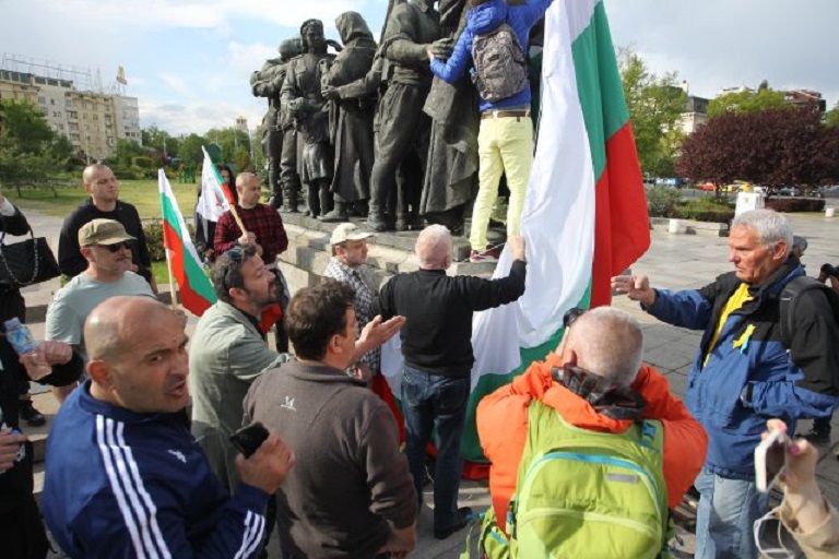 Руски доклад за България: Подкрепят нацизма, поругават паметниците ни