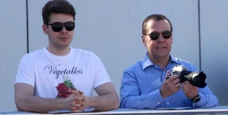 Разследване: Дмитрий Медведев има суперяхта за 100 млн. долара!
