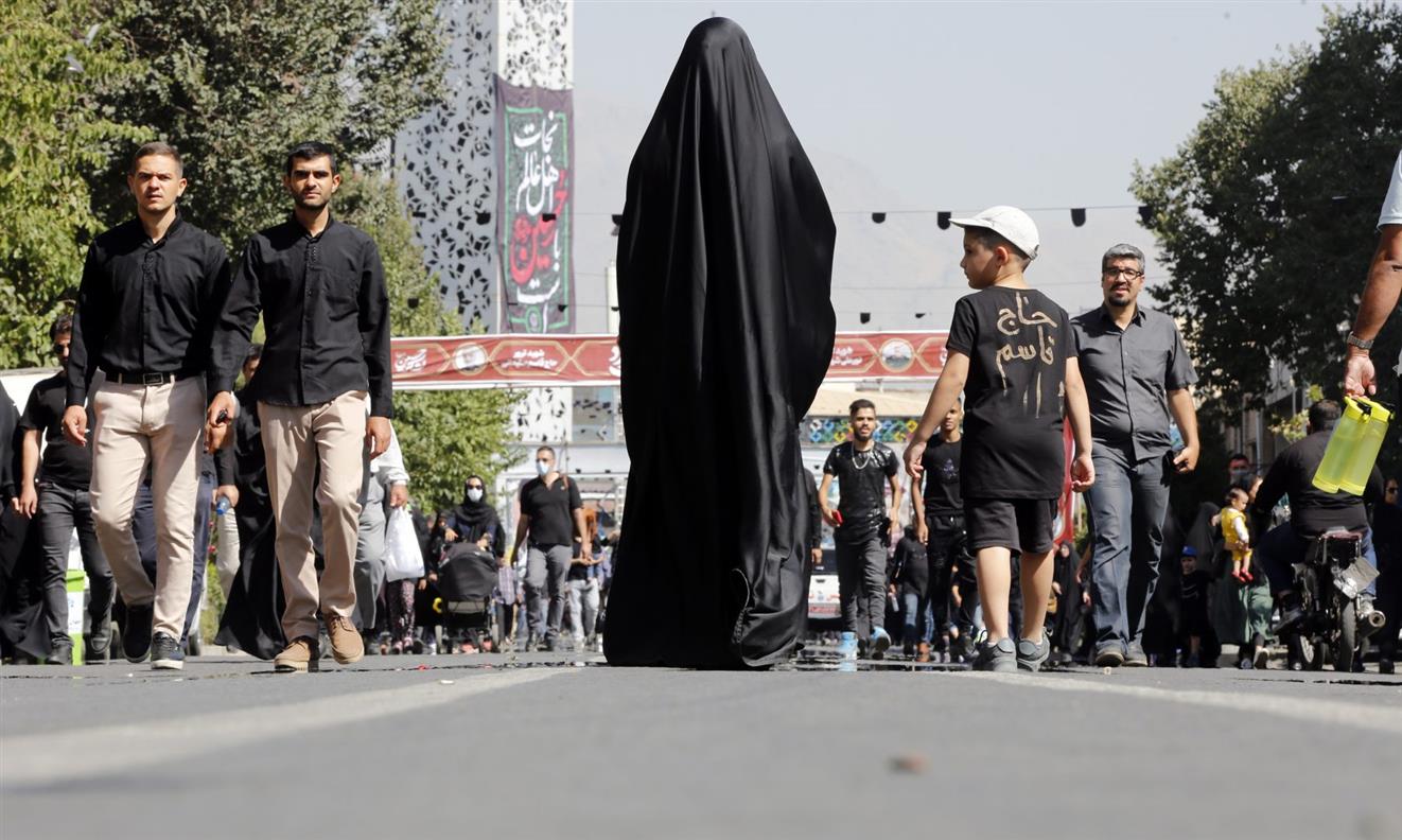Прецедент: Размирици в Иран след смъртта на жена, арестувана заради небрежно сложен хиджаб