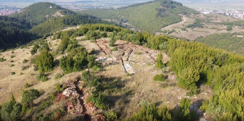 Кощунство: Иманяри унищожиха напълно акропол на над 6000 години край Дъбница
