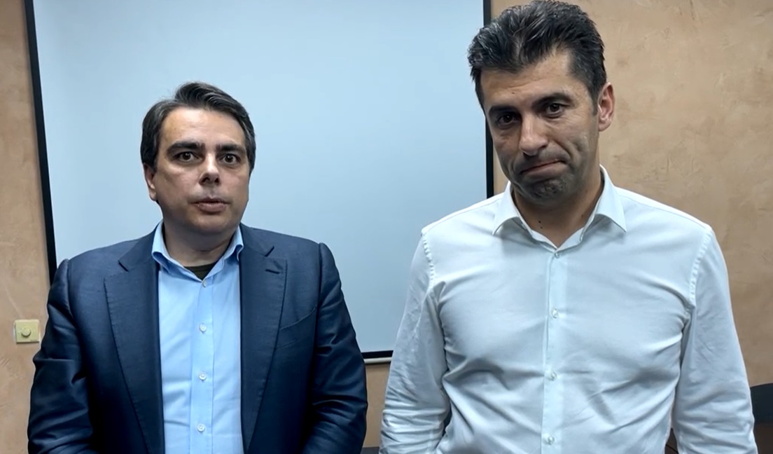 Политолог обясни защо Кирил и Асен не подават оставка след позора на изборите