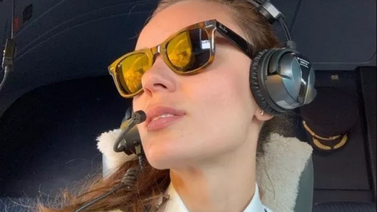 Красавица от българско село пилотира най-големия пътнически самолет в Турция