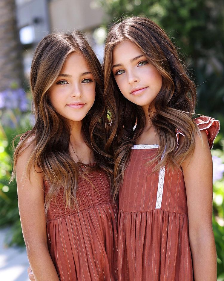 Пред 11 години ги признаха за най-хубавите близначки в света – ето как изглеждат днес (+хубавата им майка – СНИМКИ): 6