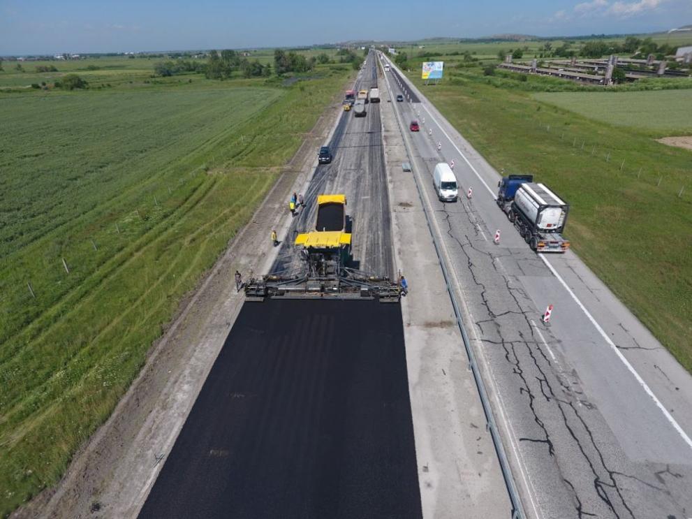 Скандално: Десетки сантиметри липсват от магистрала „Тракия“ – в пари е десетки милиони