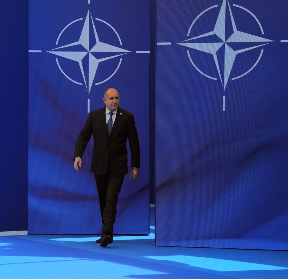 Непремерена смелост или национален интерес: Радев се обяви срещу позицията на 9-те президенти за Украйна в НАТО