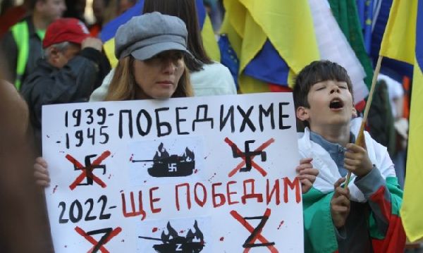 Различен прочит: Новото поколение ще победи старото – и на бойното поле в Украйна, и на политическия тепих в България