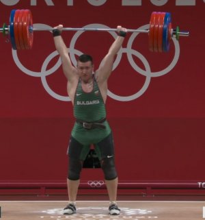 Български шампион по вдигане на тежести е аут за световното първенство в Колумбия (вижте причината)