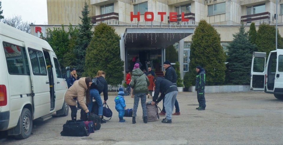 Напрежение в Слънчев бряг – бежанци плачат, хотелиери се чудят какво да ги правят