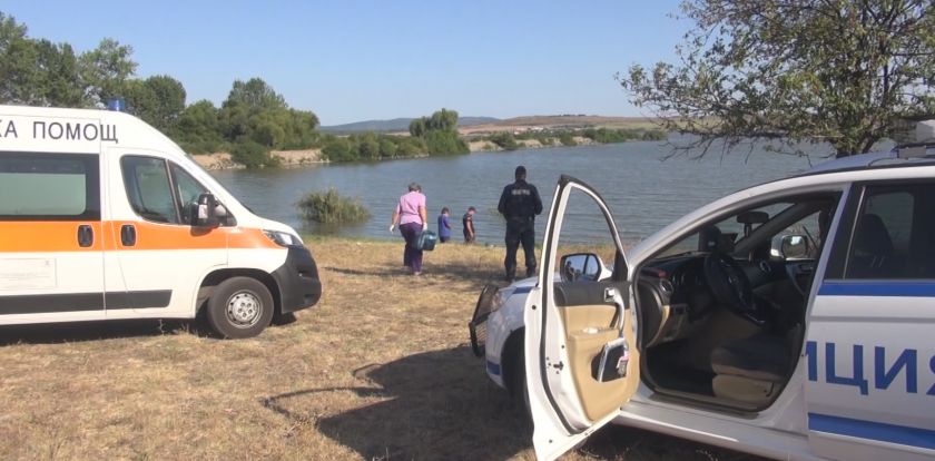 Властите на крак: Двама рибари изчезнаха в бургаско езеро