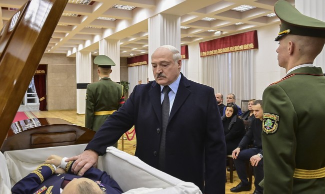 Нова мистериозна смърт – почина беларуският министър на външните работи