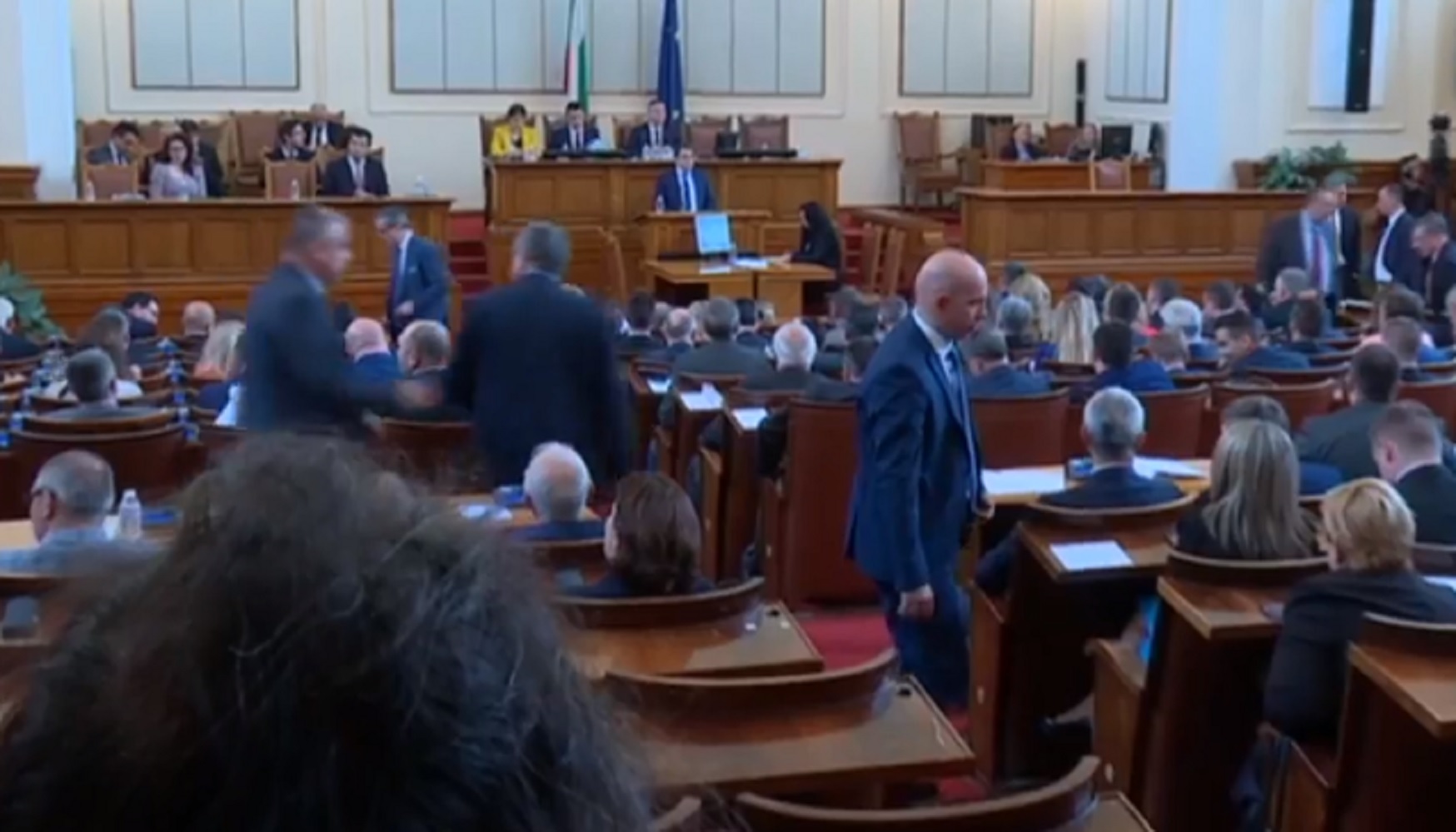 Нещо огромно се случва в държавата: Вежди Рашидов свиква парламента
