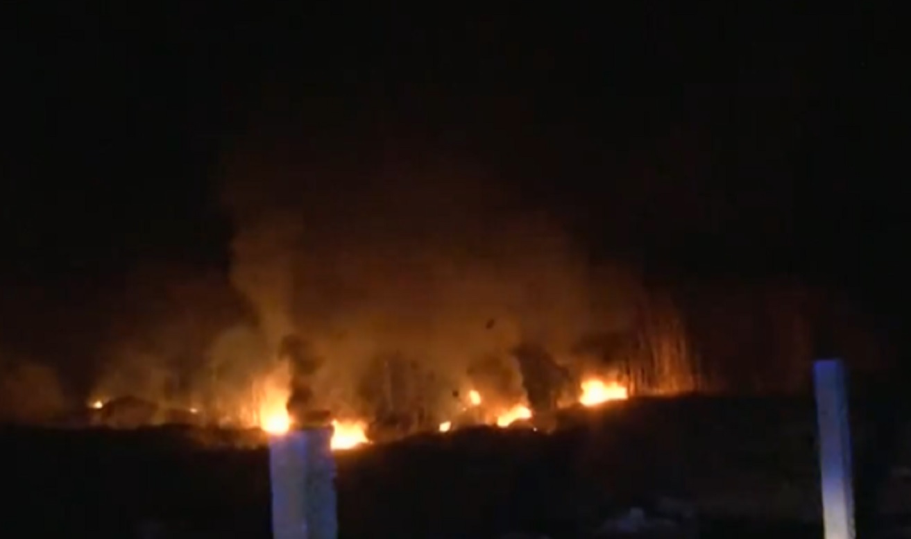 Огнен ад: Огромен пожар бушува в Бургас