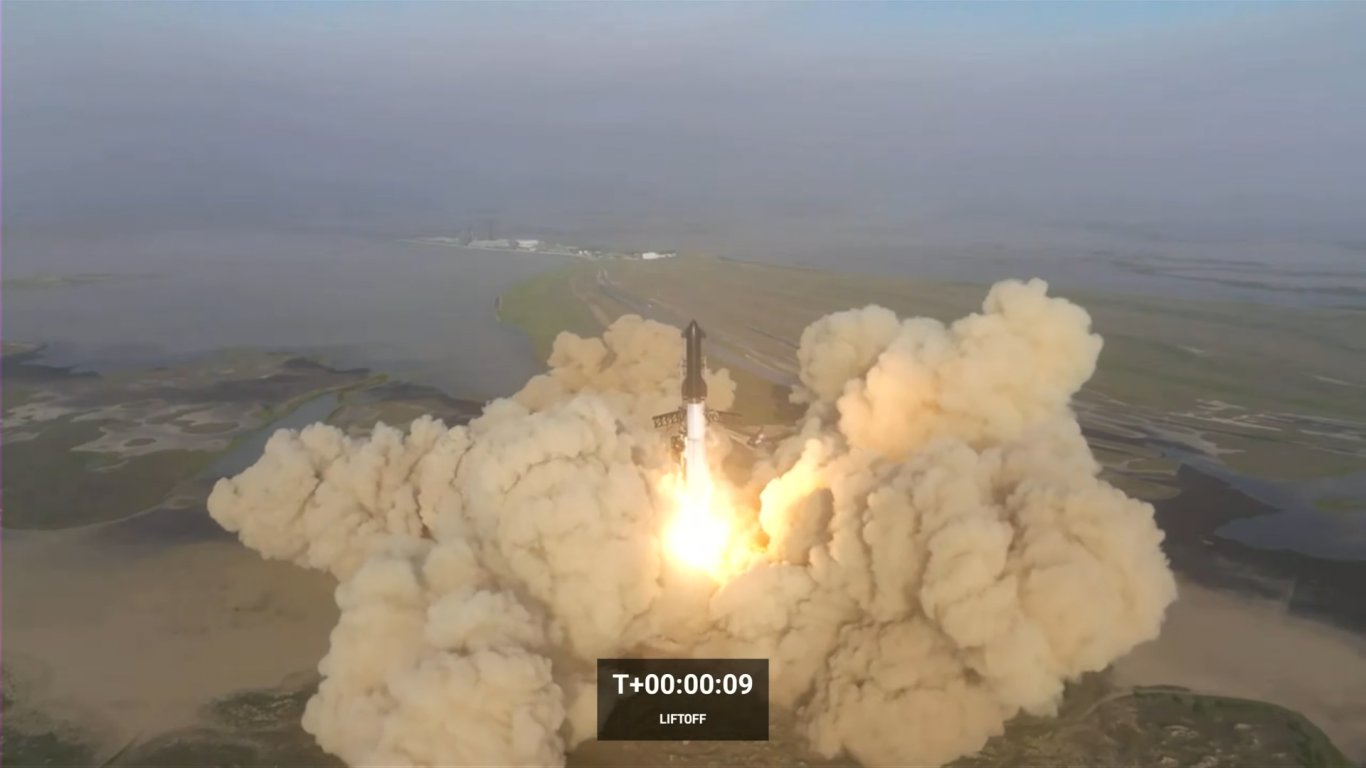 НА ЖИВО: Най-мощната ракета в историята се взриви минути след полета си