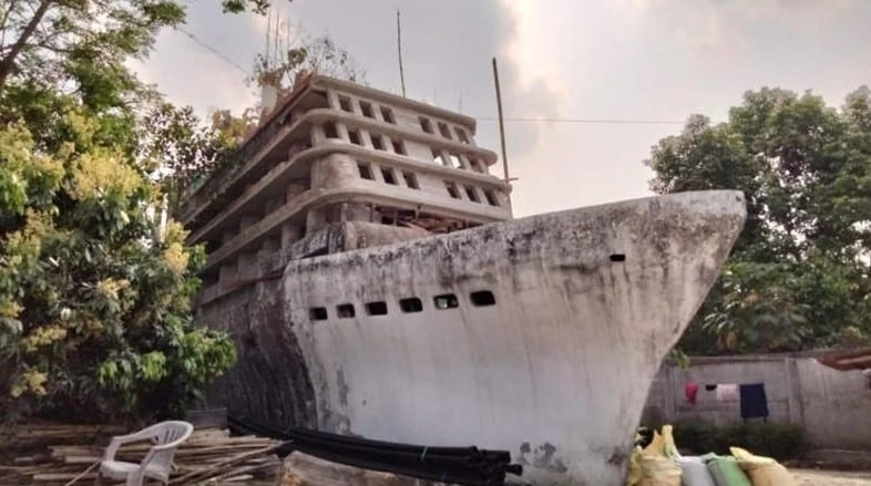 Индиец строи къщата си във формата на Титаник от 13 години 2