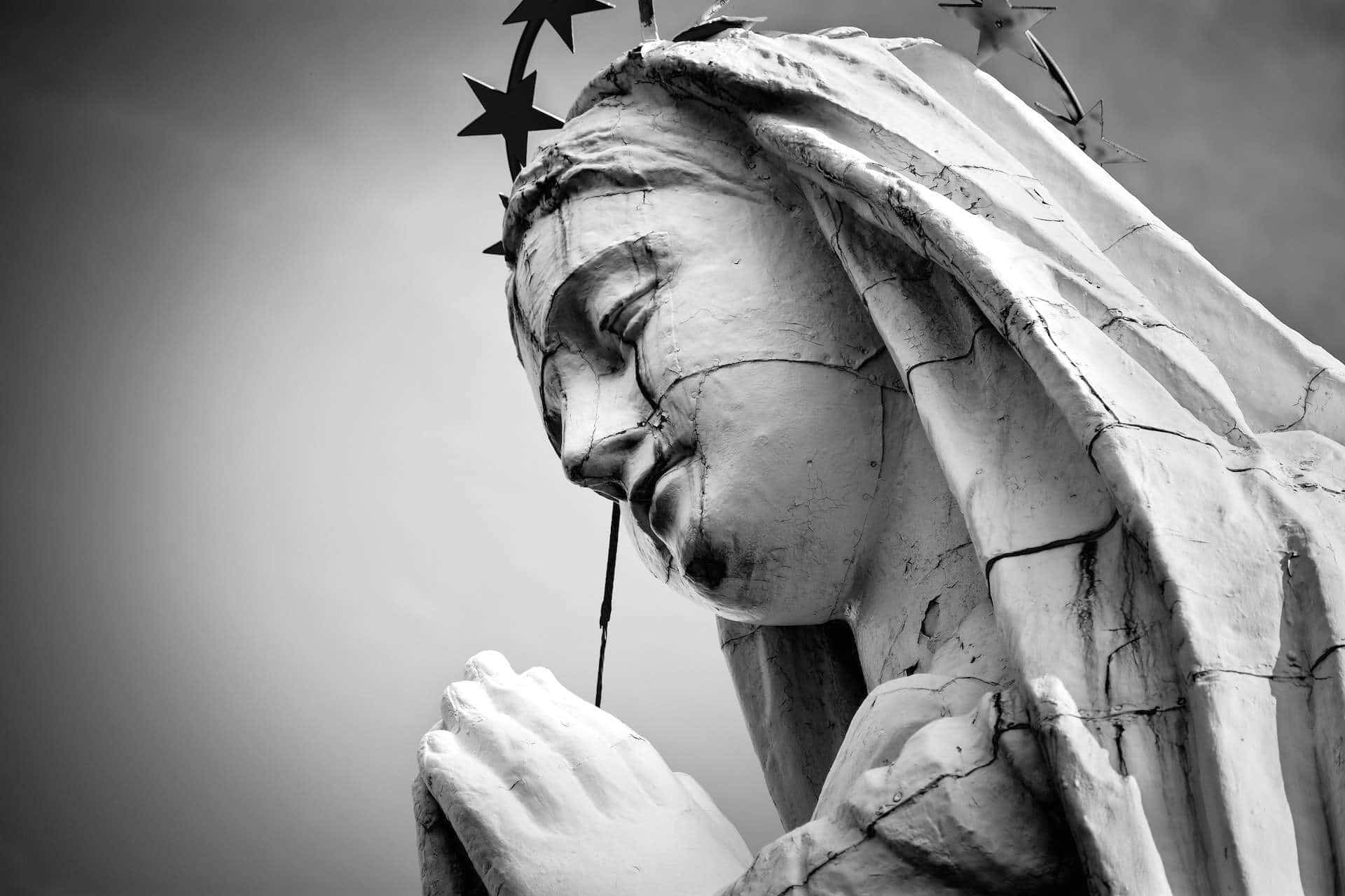 Чудо в реалния живот – статуя на Дева Мария е заснета да плаче